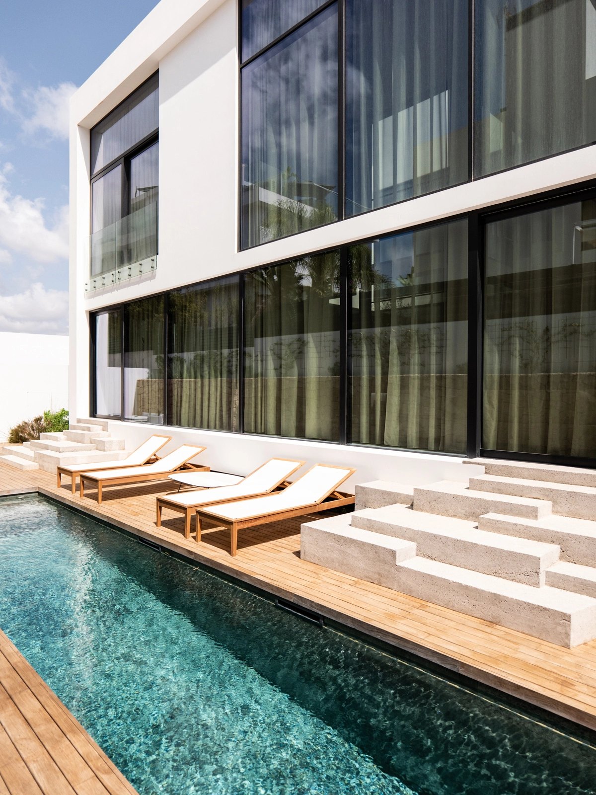 Villa Lewis, view 4
