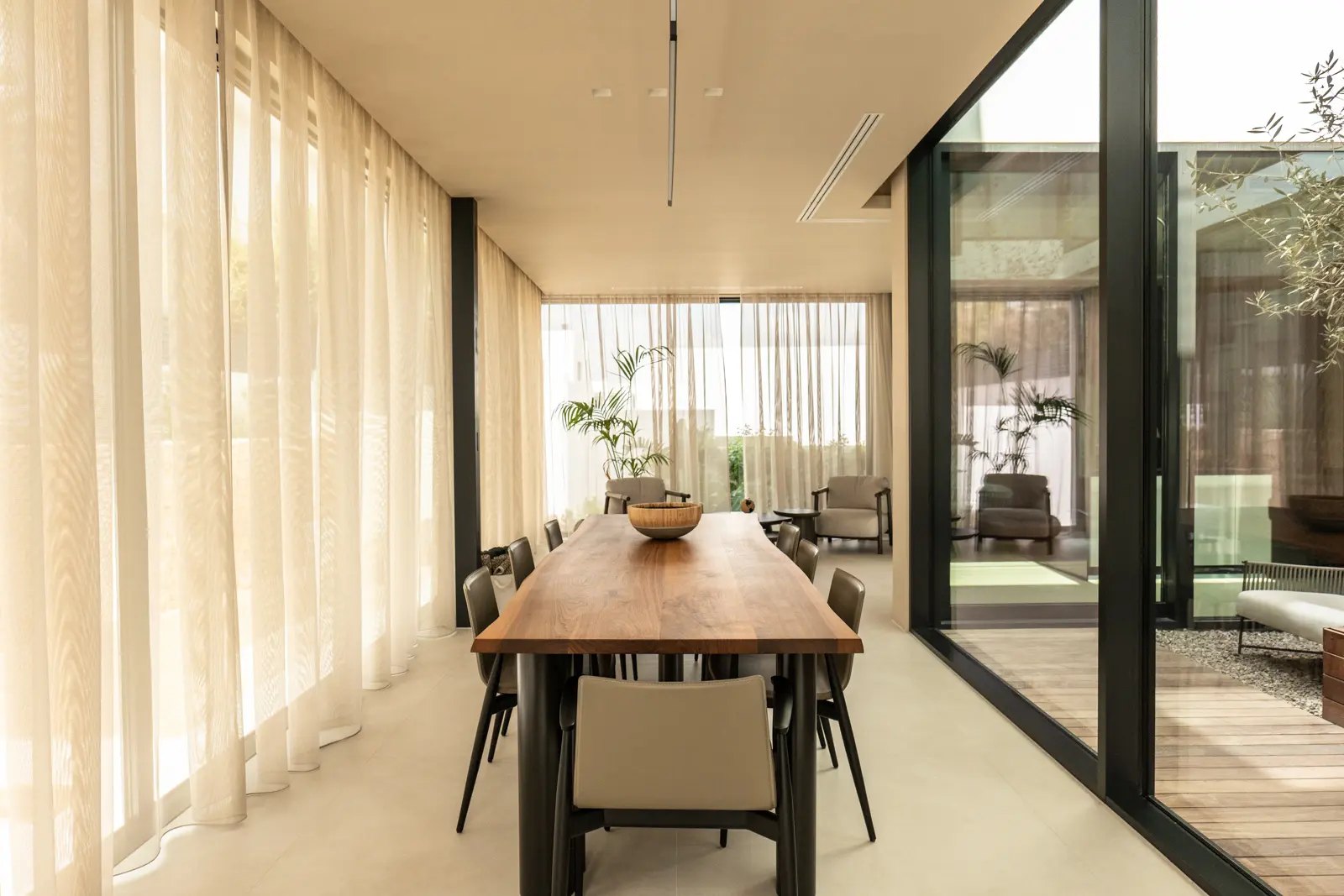 Villa Lewis, view 6